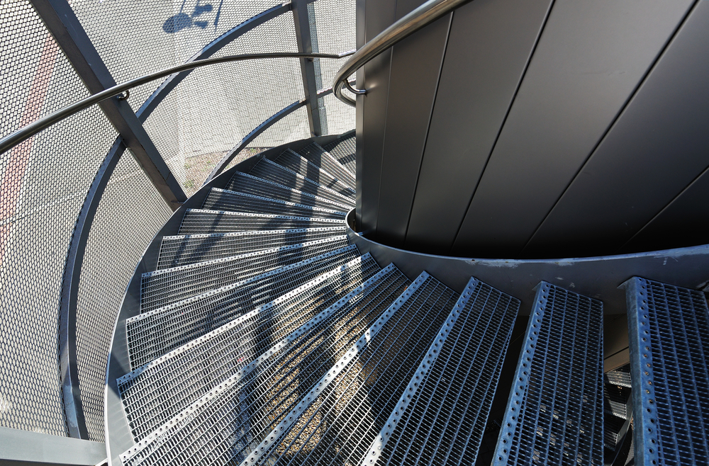 Focus sur l'escalier hélicoïdal métallique